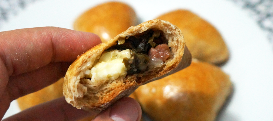 Esfiha Integral de Escarola, Bacon e Catupiry